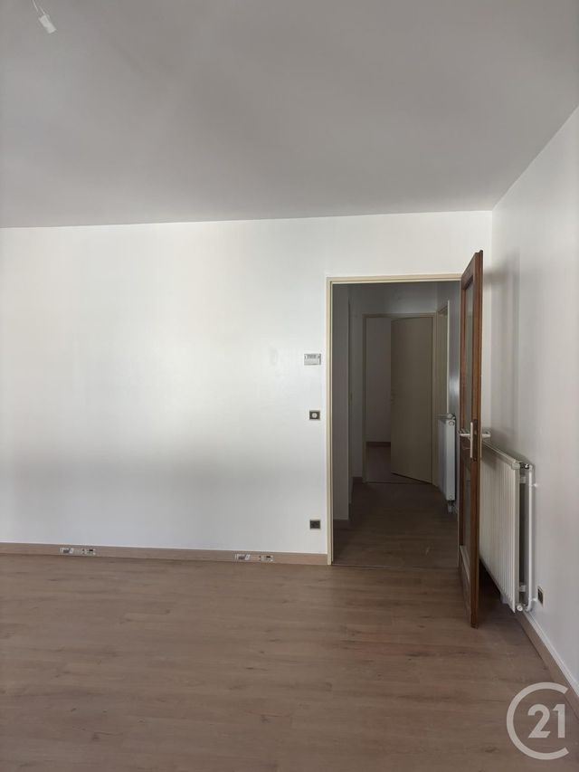 Appartement T3 à louer - 3 pièces - 82 m2 - Aurillac - 15 - AUVERGNE