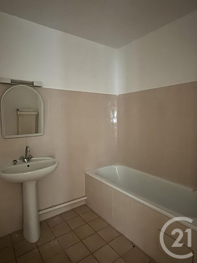 Appartement T3 à louer - 3 pièces - 82 m2 - Aurillac - 15 - AUVERGNE