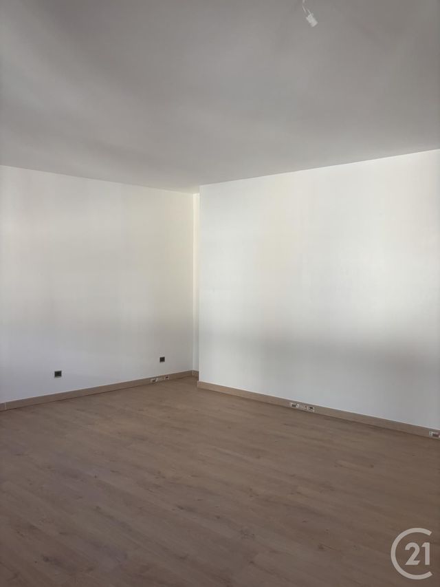 Appartement T3 à louer - 3 pièces - 82 m2 - Aurillac - 15 - AUVERGNE