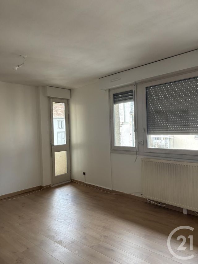 Appartement T3 à louer - 3 pièces - 82 m2 - Aurillac - 15 - AUVERGNE