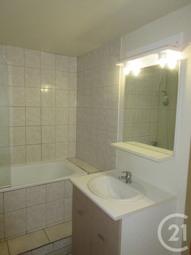 Appartement T1 à louer - 2 pièces - 38 m2 - Aurillac - 15 - AUVERGNE