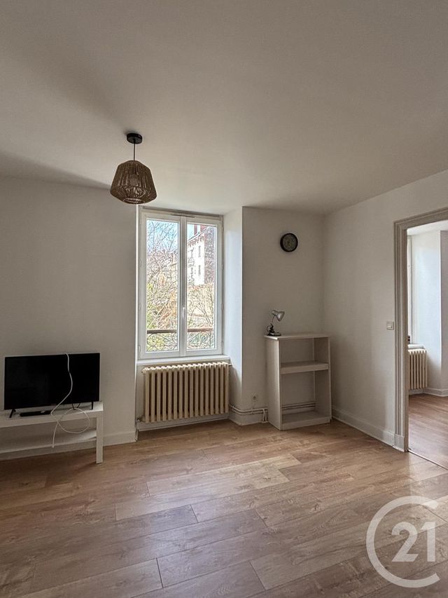 Appartement T2 à louer - 2 pièces - 43 m2 - Aurillac - 15 - AUVERGNE