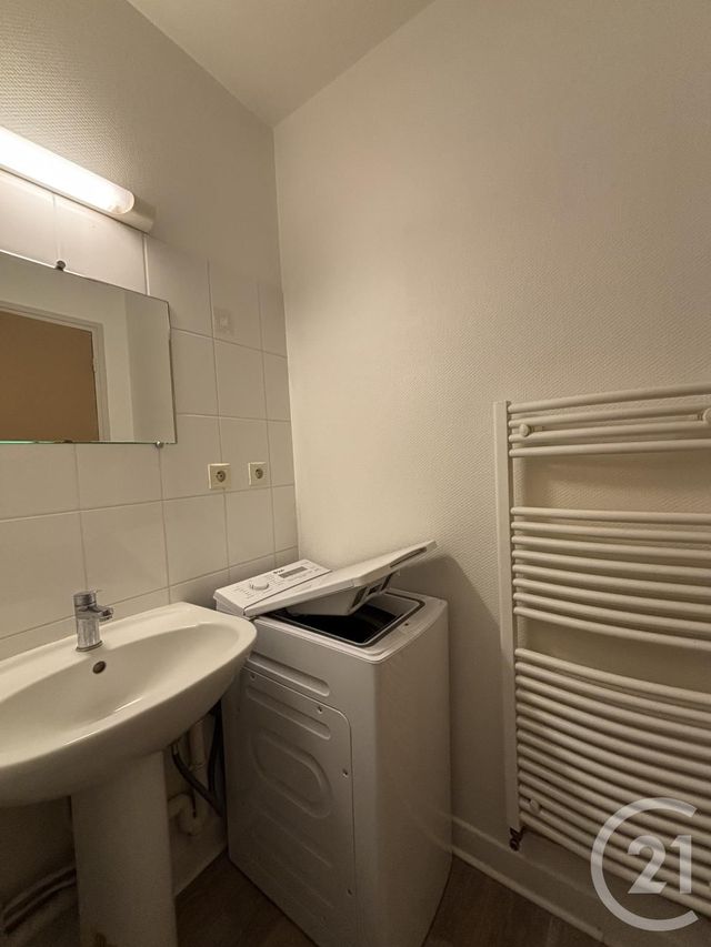 Appartement T2 à louer - 2 pièces - 43 m2 - Aurillac - 15 - AUVERGNE