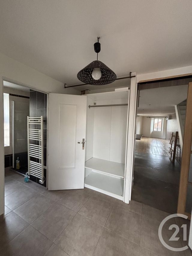 Appartement T2 à louer - 3 pièces - 70 m2 - Aurillac - 15 - AUVERGNE