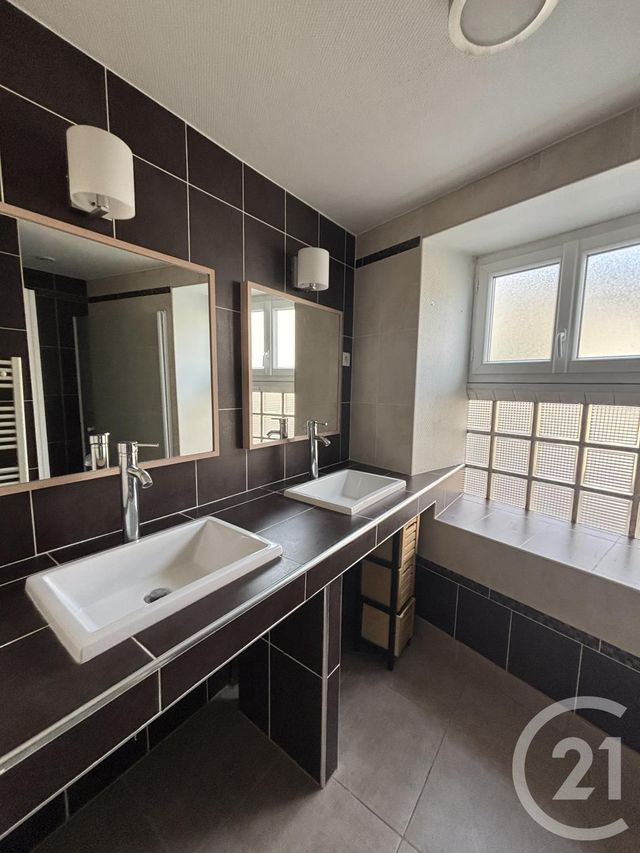 Appartement T2 à louer - 3 pièces - 70 m2 - Aurillac - 15 - AUVERGNE