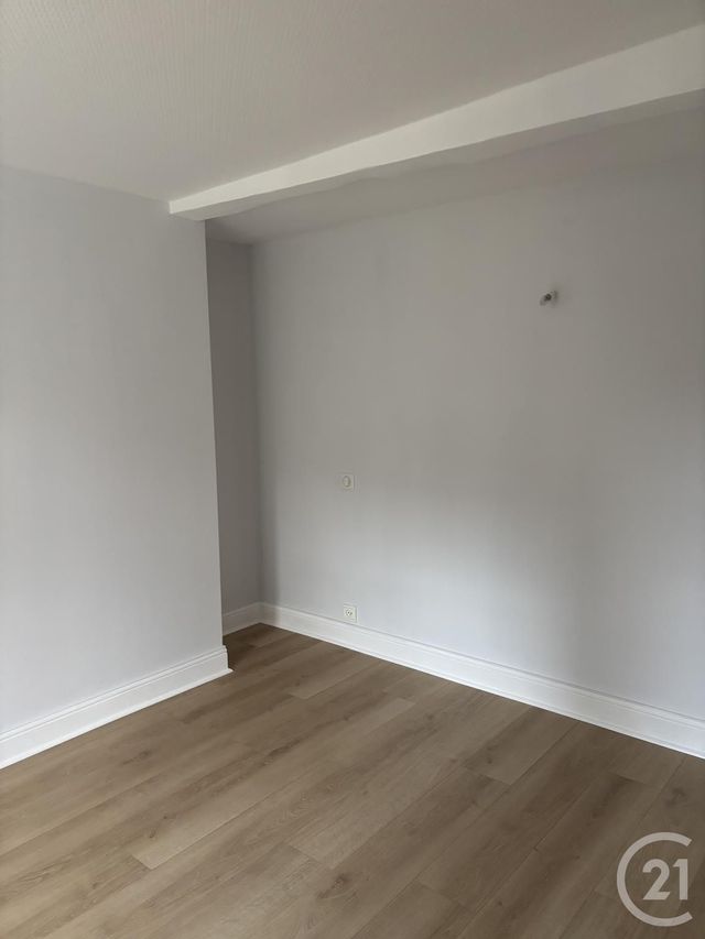 Appartement T3 &agrave; louer - 3 pi&egrave;ces - 74 m2 - Aurillac - 15 - AUVERGNE