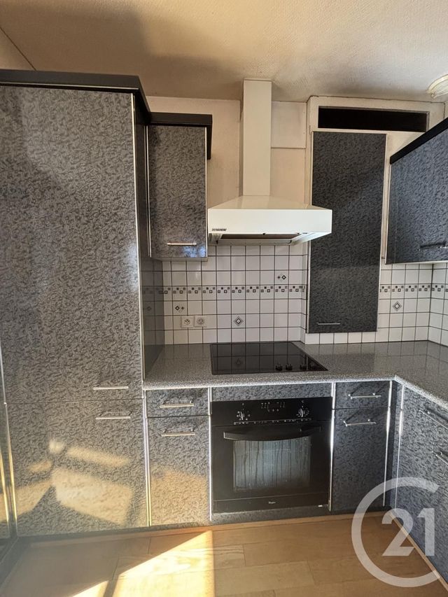 Appartement T3 à louer - 3 pièces - 74 m2 - Aurillac - 15 - AUVERGNE