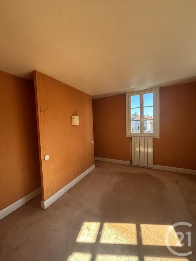 Appartement T3 à louer - 3 pièces - 74 m2 - Aurillac - 15 - AUVERGNE