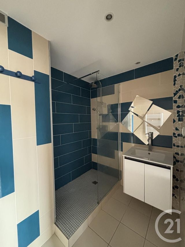 Appartement T2 &agrave; louer - 2 pi&egrave;ces - 40 m2 - Aurillac - 15 - AUVERGNE