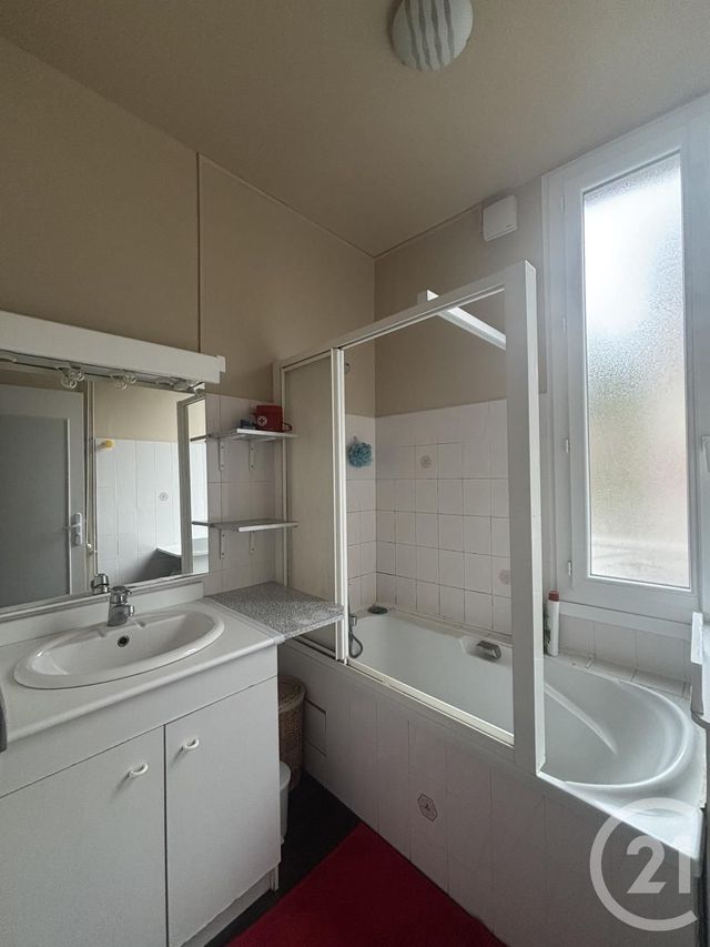 Appartement T3 à louer - 3 pièces - 80 m2 - Aurillac - 15 - AUVERGNE