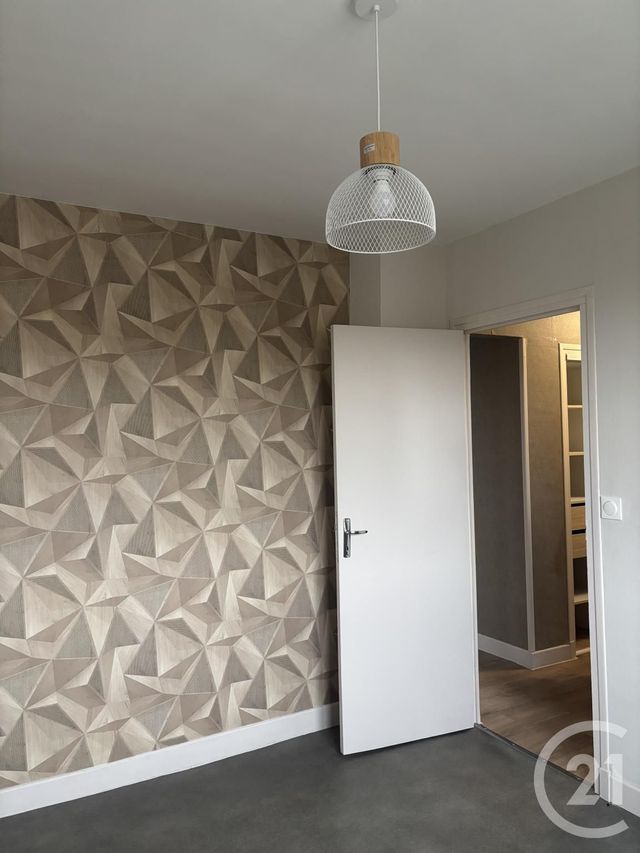 Maison à louer - 5 pièces - 120 m2 - St Paul Des Landes - 15 - AUVERGNE