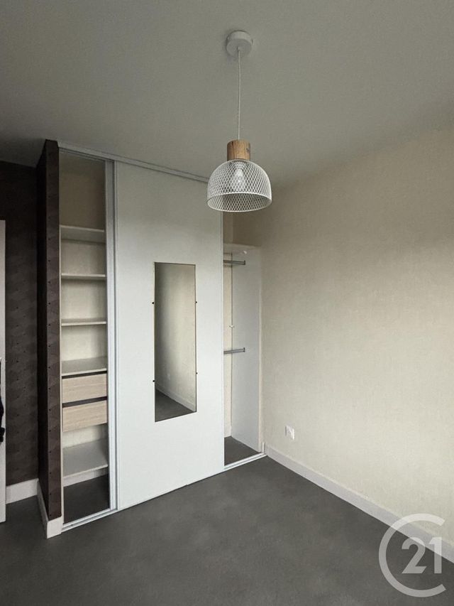 Maison à louer - 5 pièces - 120 m2 - St Paul Des Landes - 15 - AUVERGNE