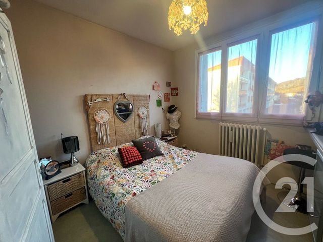 Appartement F4 à vendre - 4 pièces - 75 m2 - Arpajon Sur Cere - 15 - AUVERGNE