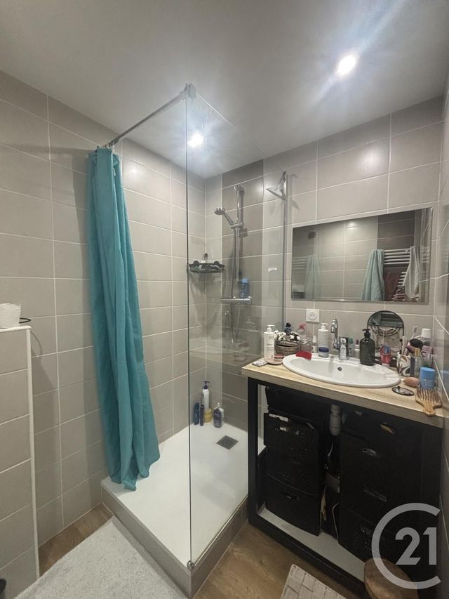 Appartement T2 &agrave; louer - 2 pi&egrave;ces - 43 m2 - Aurillac - 15 - AUVERGNE