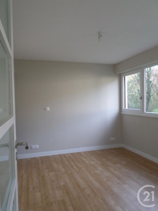 Appartement T2 &agrave; louer - 2 pi&egrave;ces - 43 m2 - Aurillac - 15 - AUVERGNE