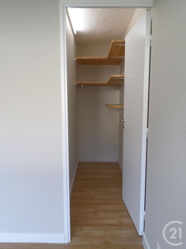 Appartement T2 &agrave; louer - 2 pi&egrave;ces - 43 m2 - Aurillac - 15 - AUVERGNE