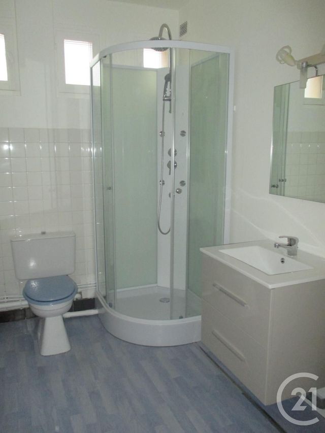 Appartement T2 à louer - 2 pièces - 33,17 m2 - Arpajon Sur Cere - 15 - AUVERGNE