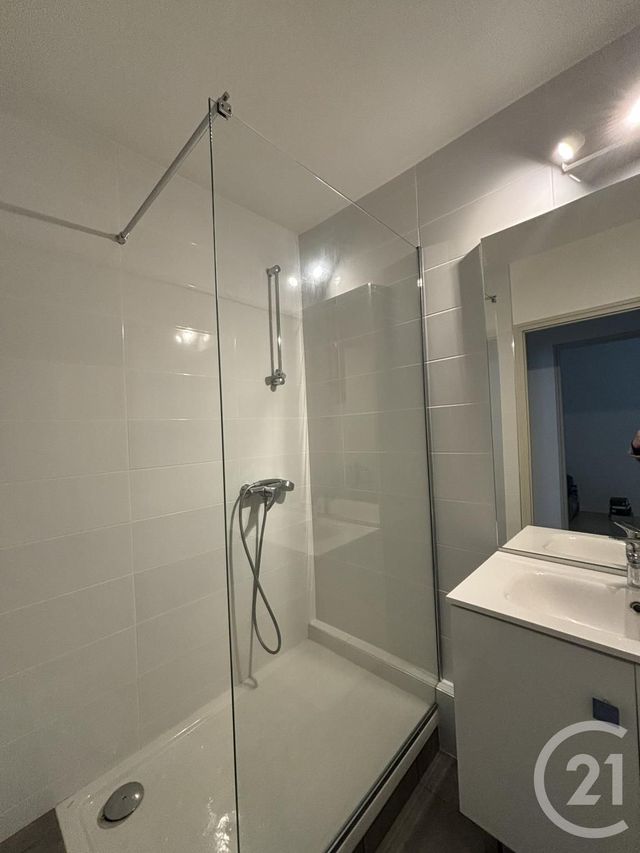 Appartement T2 &agrave; louer - 2 pi&egrave;ces - 36,20 m2 - Aurillac - 15 - AUVERGNE