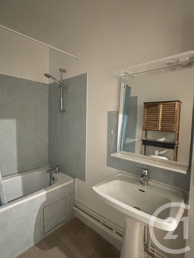 Appartement T2 &agrave; louer - 2 pi&egrave;ces - 40 m2 - Aurillac - 15 - AUVERGNE