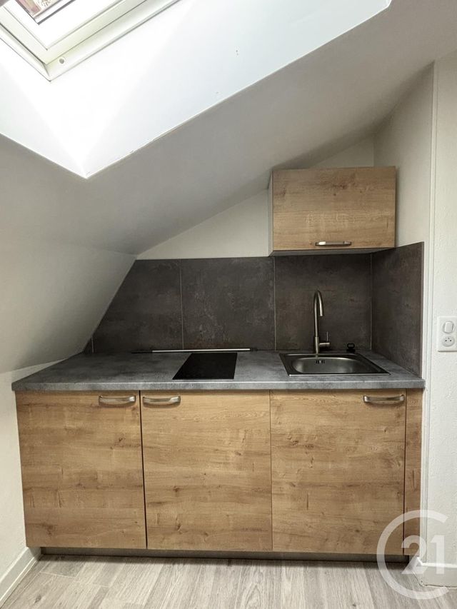 Appartement T10 &agrave; louer - 2 pi&egrave;ces - 30 m2 - Jussac - 15 - AUVERGNE