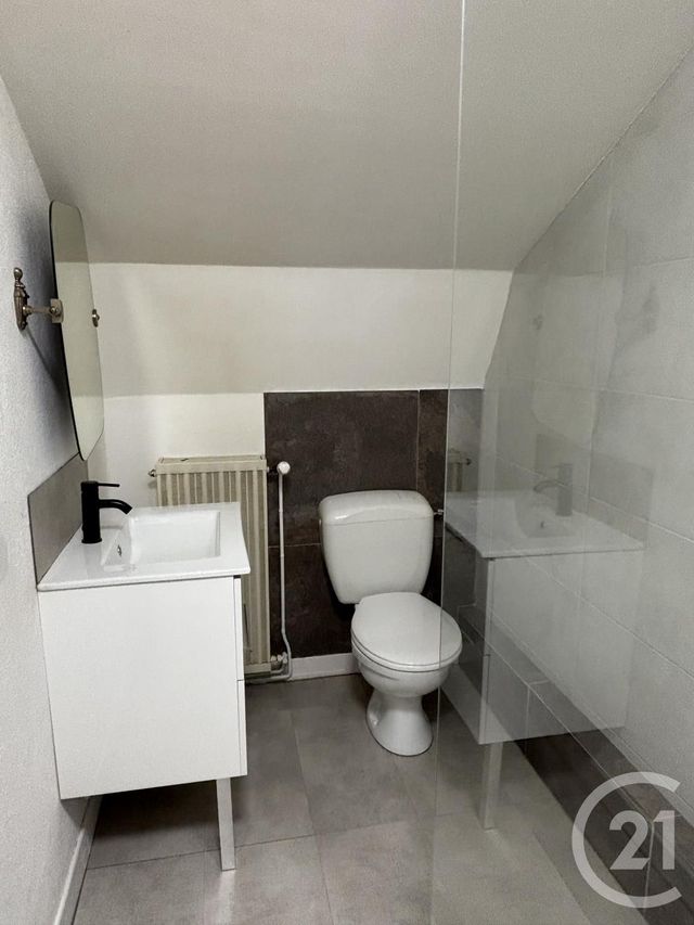 Appartement T10 &agrave; louer - 2 pi&egrave;ces - 30 m2 - Jussac - 15 - AUVERGNE