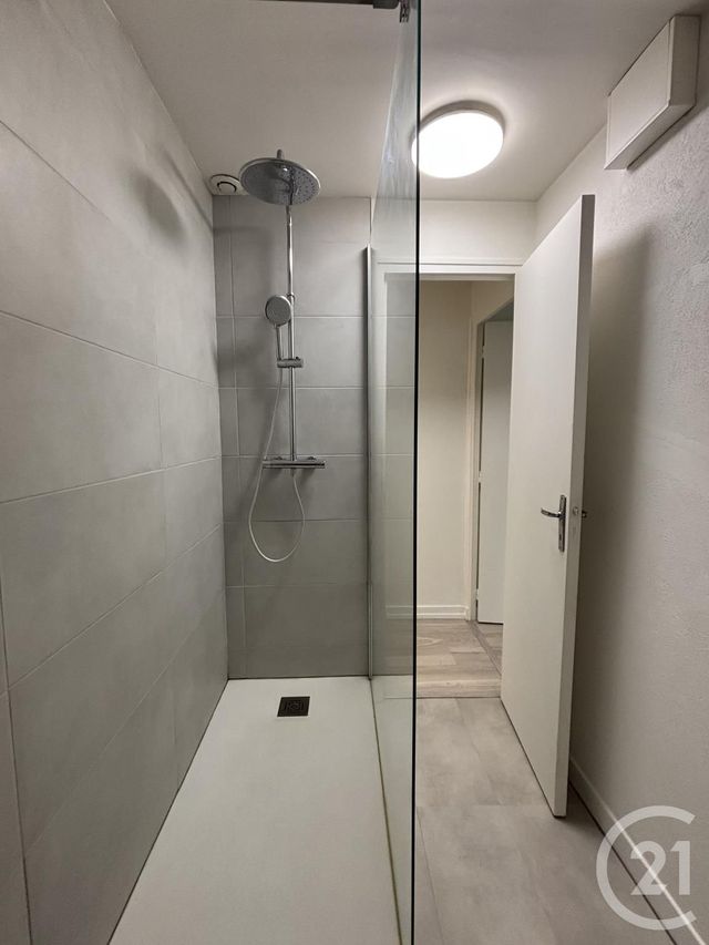 Appartement T10 &agrave; louer - 2 pi&egrave;ces - 30 m2 - Jussac - 15 - AUVERGNE