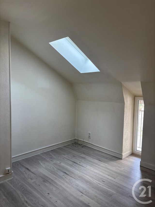 Appartement T10 &agrave; louer - 2 pi&egrave;ces - 30 m2 - Jussac - 15 - AUVERGNE