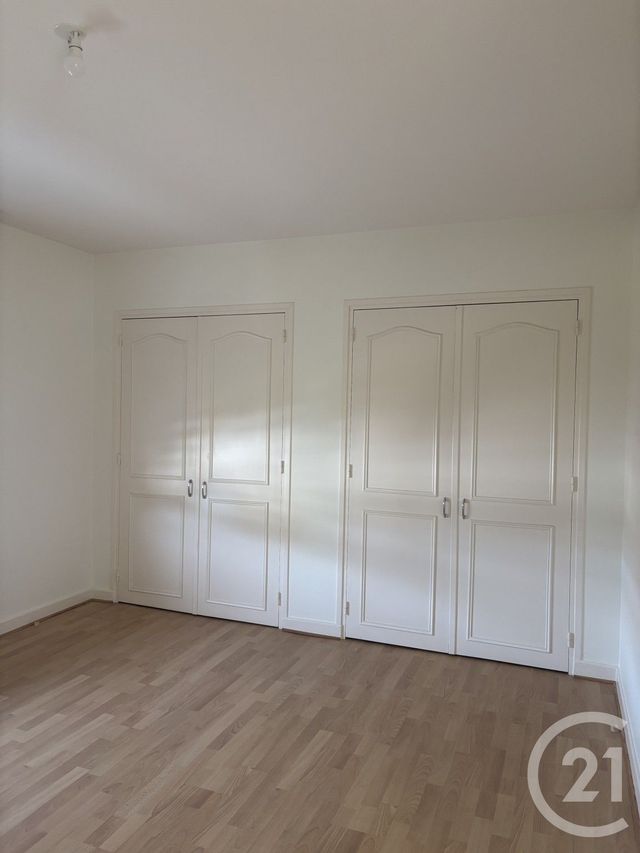 Appartement T5 &agrave; louer - 5 pi&egrave;ces - 126 m2 - Le Rouget Pers - 15 - AUVERGNE