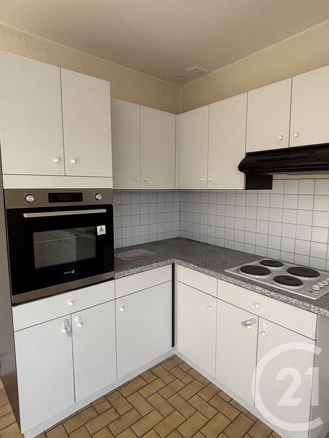 Appartement T5 &agrave; louer - 5 pi&egrave;ces - 126 m2 - Le Rouget Pers - 15 - AUVERGNE