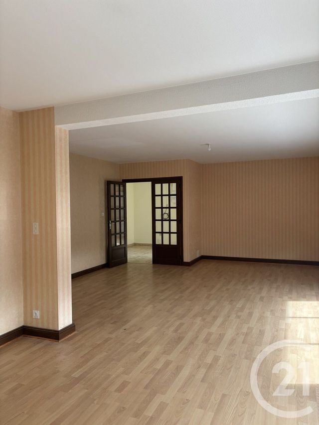 Appartement T5 &agrave; louer - 5 pi&egrave;ces - 126 m2 - Le Rouget Pers - 15 - AUVERGNE