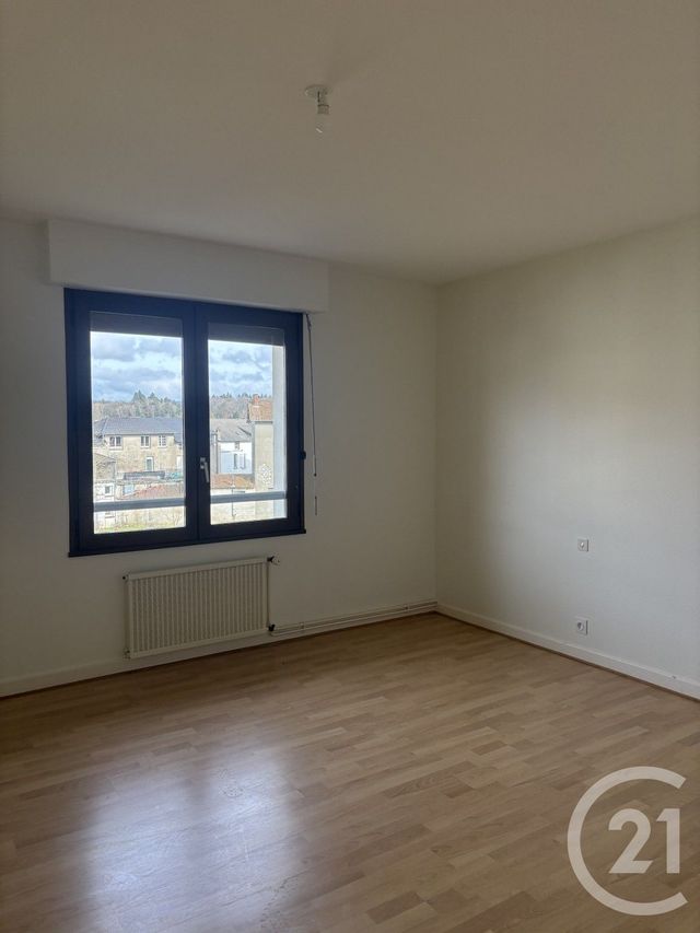 Appartement T5 &agrave; louer - 5 pi&egrave;ces - 126 m2 - Le Rouget Pers - 15 - AUVERGNE