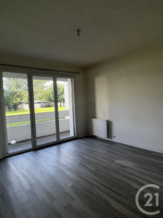 Appartement T3 &agrave; louer - 3 pi&egrave;ces - 61,13 m2 - Arpajon Sur Cere - 15 - AUVERGNE