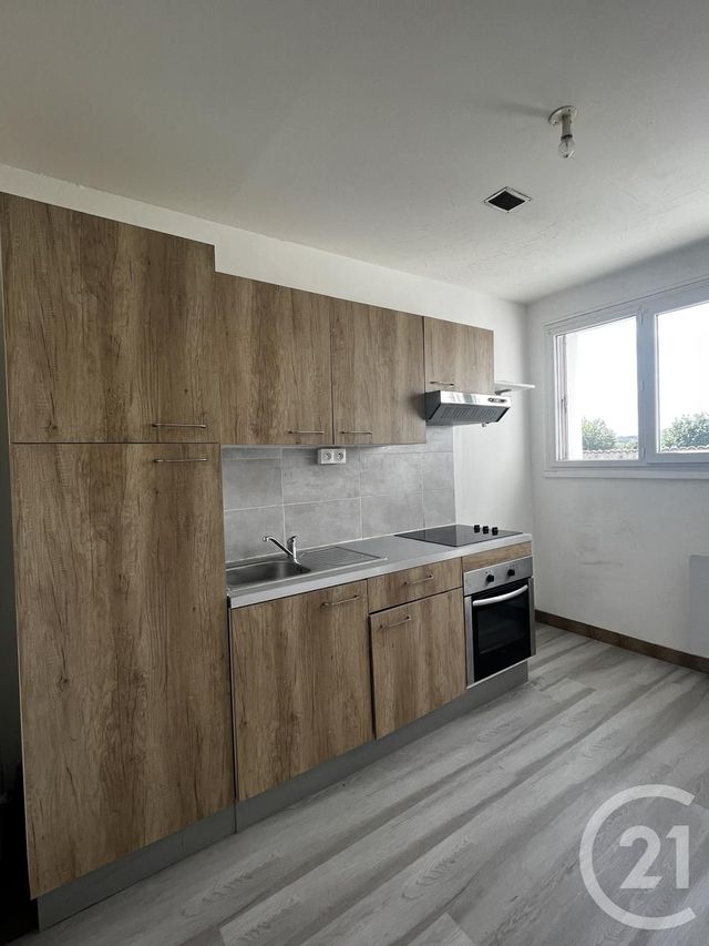 Appartement T3 &agrave; louer - 3 pi&egrave;ces - 61,13 m2 - Arpajon Sur Cere - 15 - AUVERGNE