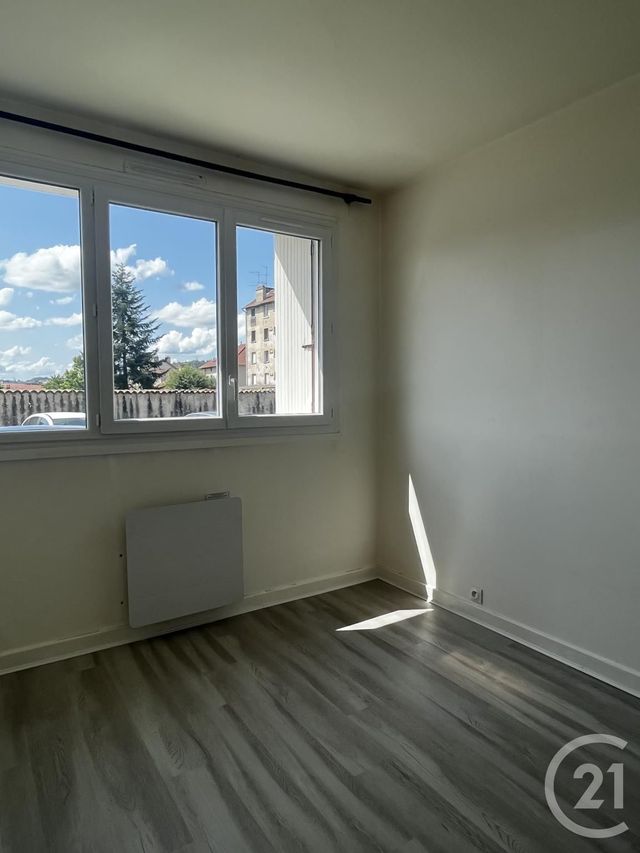 Appartement T3 &agrave; louer - 3 pi&egrave;ces - 61,13 m2 - Arpajon Sur Cere - 15 - AUVERGNE