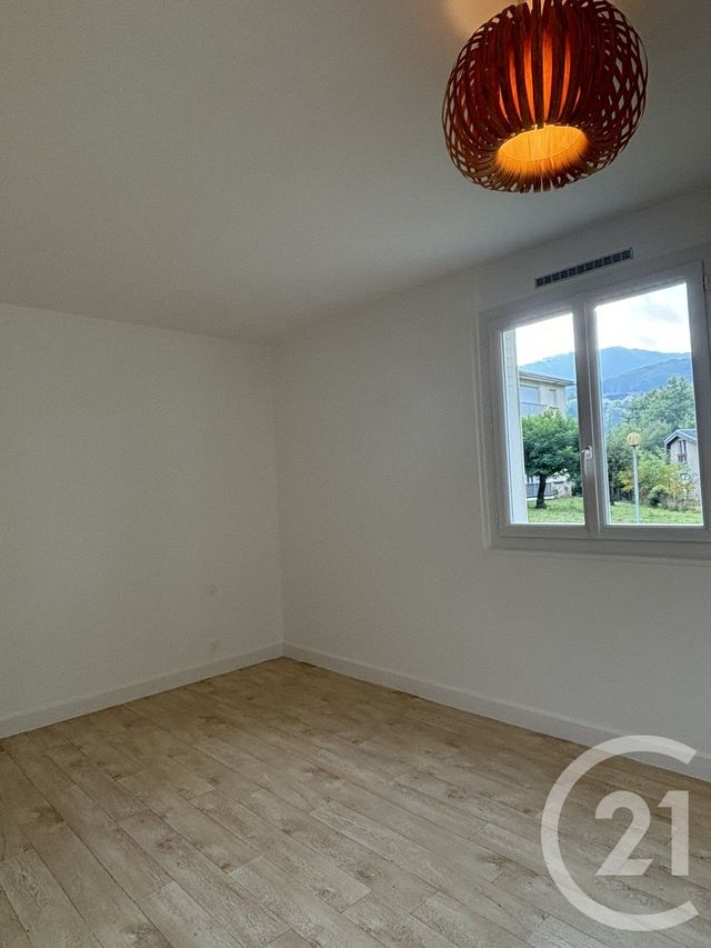 Appartement T2 &agrave; louer - 2 pi&egrave;ces - 45 m2 - Vic Sur Cere - 15 - AUVERGNE