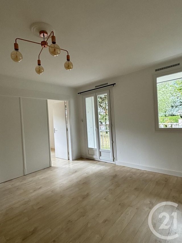 Appartement T2 &agrave; louer - 2 pi&egrave;ces - 45 m2 - Vic Sur Cere - 15 - AUVERGNE