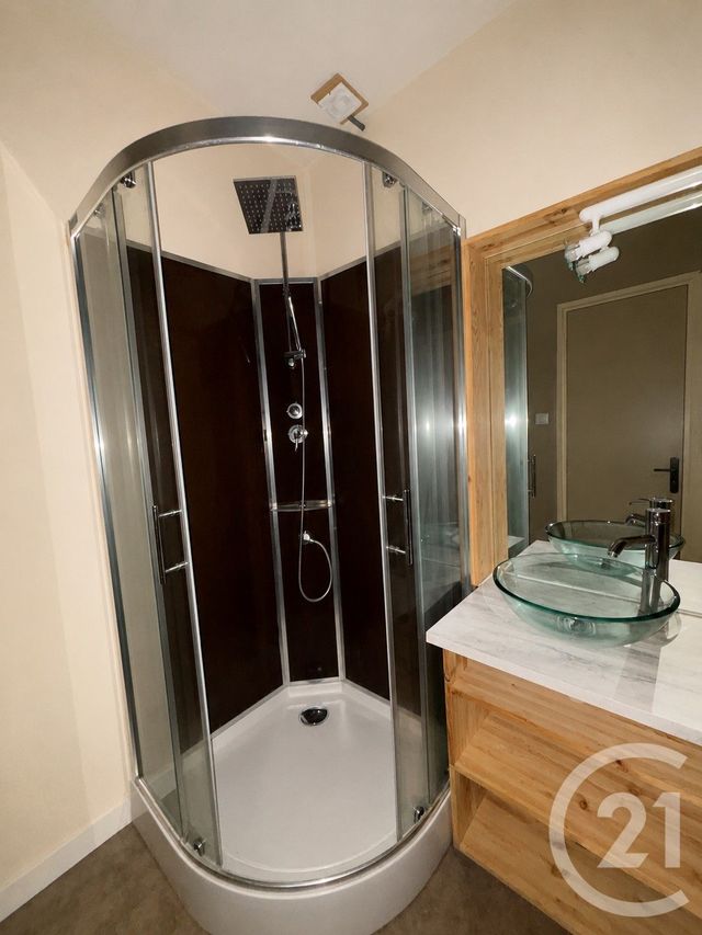 Appartement T2 &agrave; louer - 2 pi&egrave;ces - 52 m2 - Aurillac - 15 - AUVERGNE