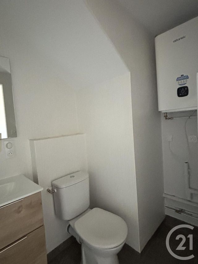 Appartement T2 &agrave; louer - 2 pi&egrave;ces - 30,32 m2 - Aurillac - 15 - AUVERGNE