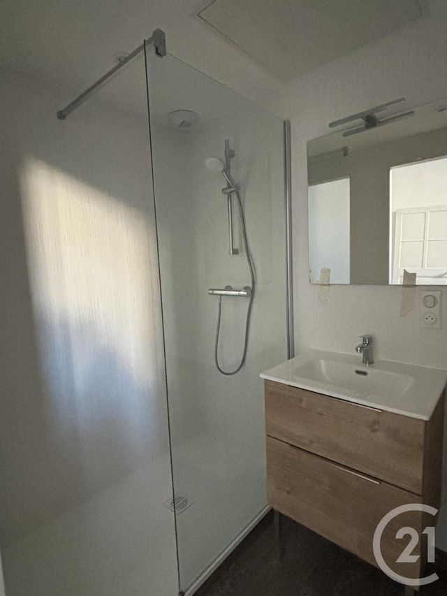 Appartement T2 &agrave; louer - 2 pi&egrave;ces - 30,32 m2 - Aurillac - 15 - AUVERGNE