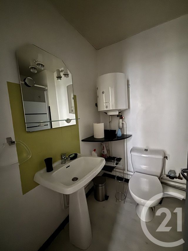 Appartement Studio &agrave; louer - 1 pi&egrave;ce - 27 m2 - Aurillac - 15 - AUVERGNE