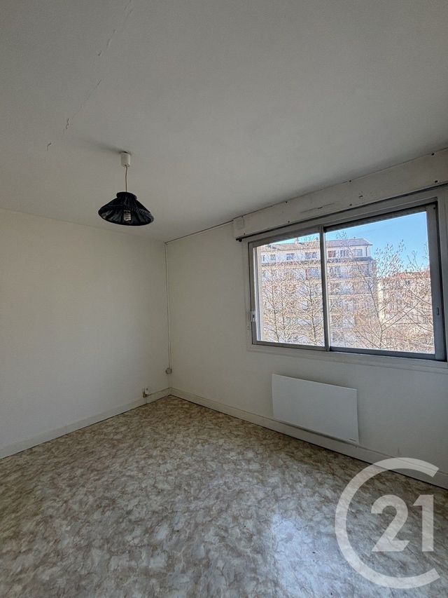 Appartement T2 &agrave; louer - 2 pi&egrave;ces - 46 m2 - Aurillac - 15 - AUVERGNE