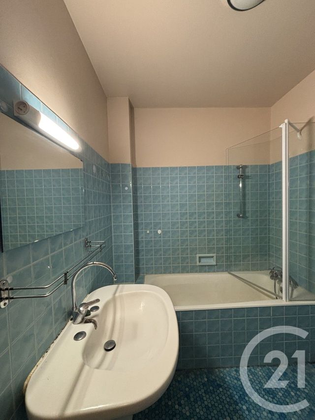 Appartement T2 &agrave; louer - 2 pi&egrave;ces - 46 m2 - Aurillac - 15 - AUVERGNE