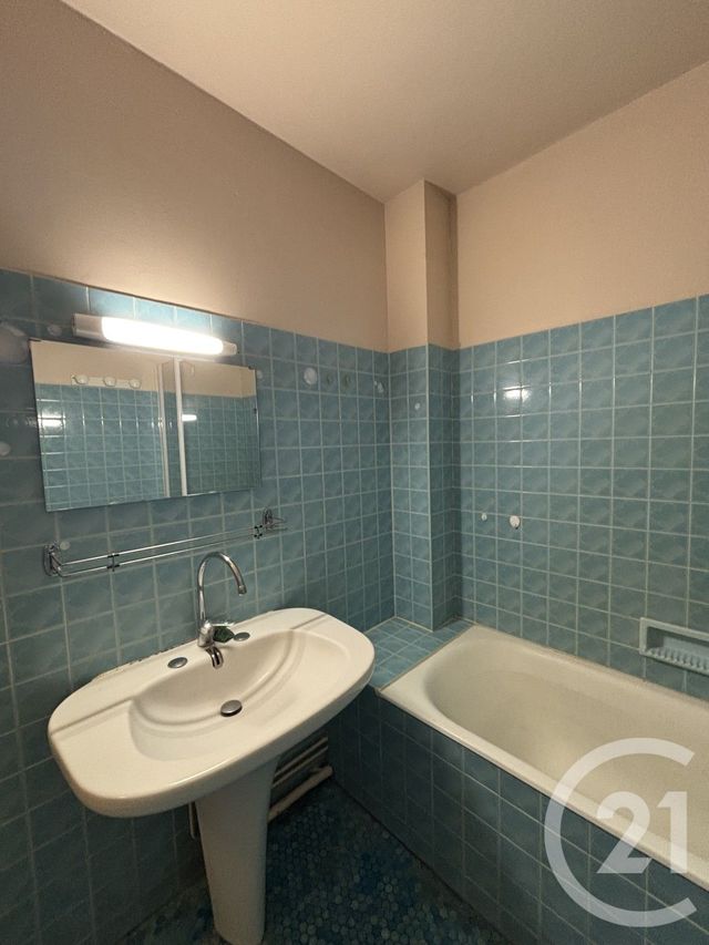 Appartement T2 &agrave; louer - 2 pi&egrave;ces - 46 m2 - Aurillac - 15 - AUVERGNE