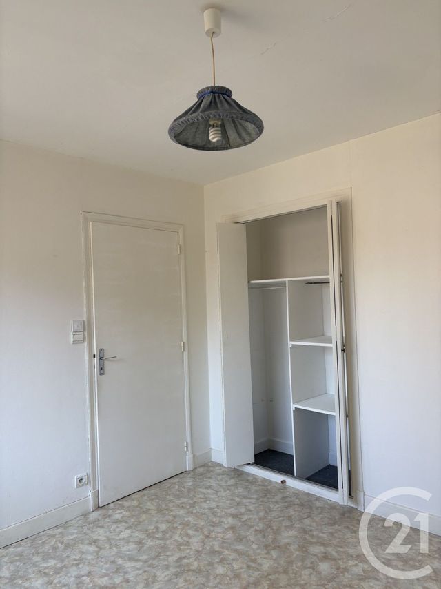 Appartement T2 &agrave; louer - 2 pi&egrave;ces - 46 m2 - Aurillac - 15 - AUVERGNE