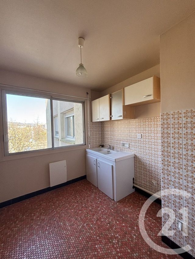 Appartement T2 &agrave; louer - 2 pi&egrave;ces - 46 m2 - Aurillac - 15 - AUVERGNE