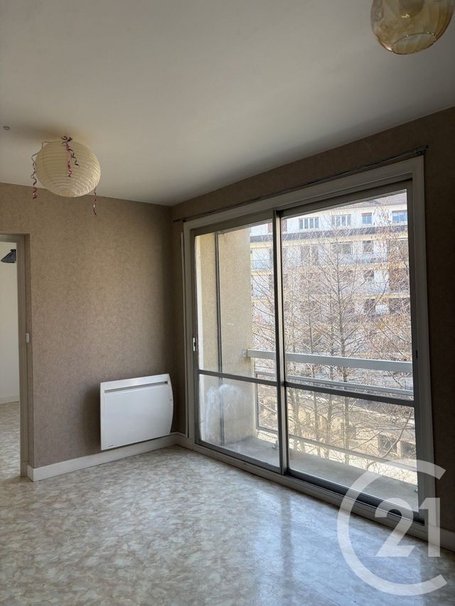 Appartement T2 &agrave; louer - 2 pi&egrave;ces - 46 m2 - Aurillac - 15 - AUVERGNE