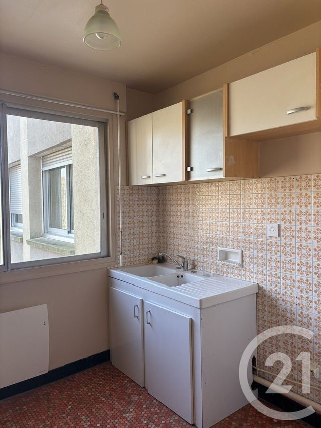 Appartement T2 &agrave; louer - 2 pi&egrave;ces - 46 m2 - Aurillac - 15 - AUVERGNE
