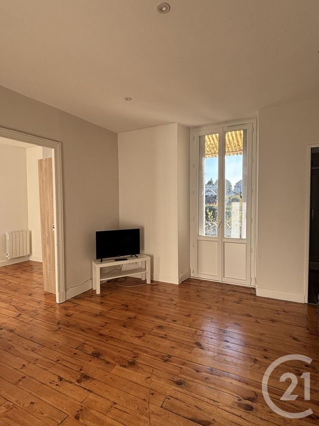 Appartement T2 &agrave; louer - 2 pi&egrave;ces - 48 m2 - Aurillac - 15 - AUVERGNE