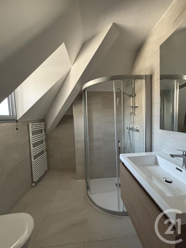 Appartement Duplex &agrave; louer - 2 pi&egrave;ces - 80 m2 - Aurillac - 15 - AUVERGNE