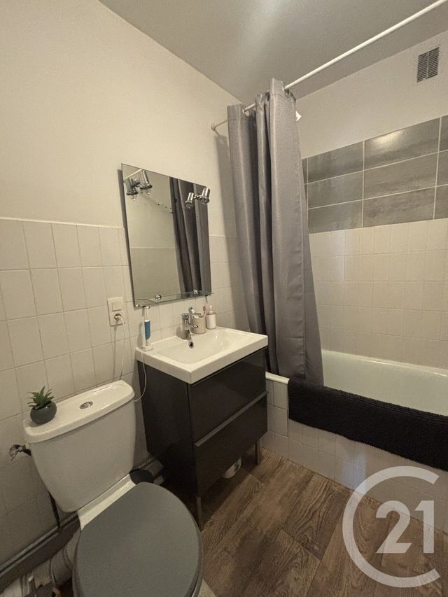 Appartement T2 &agrave; louer - 2 pi&egrave;ces - 43 m2 - Aurillac - 15 - AUVERGNE
